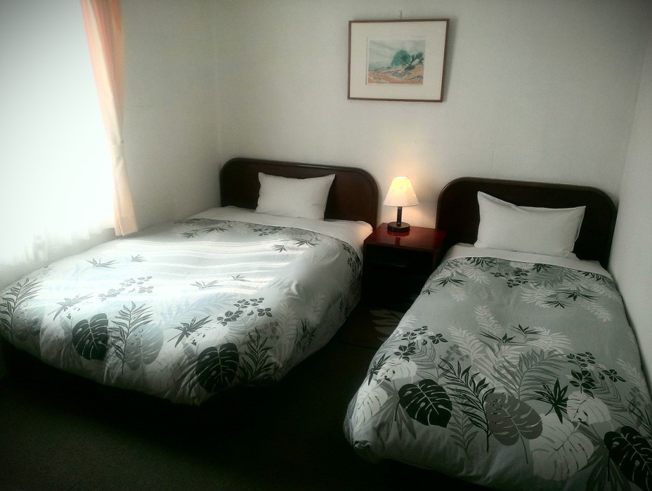 All beds Western-style room [Bath, toilet and washbasin are not included] Refrigerator, TV, air conditioner, bath towel, face towel, toothbrush included