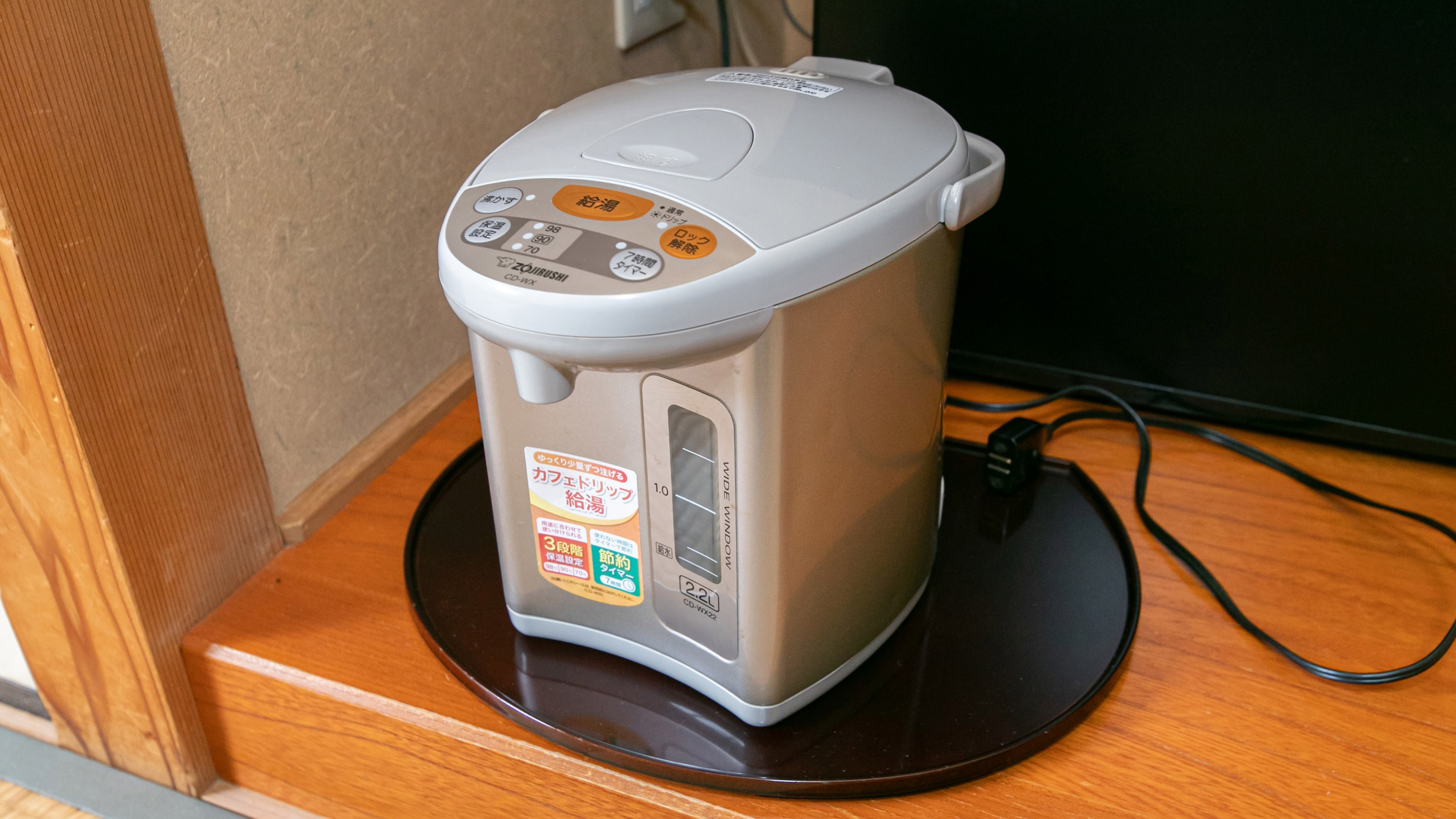 【和室９畳】テレビ・トイレ・冷蔵庫付き（中庭側）