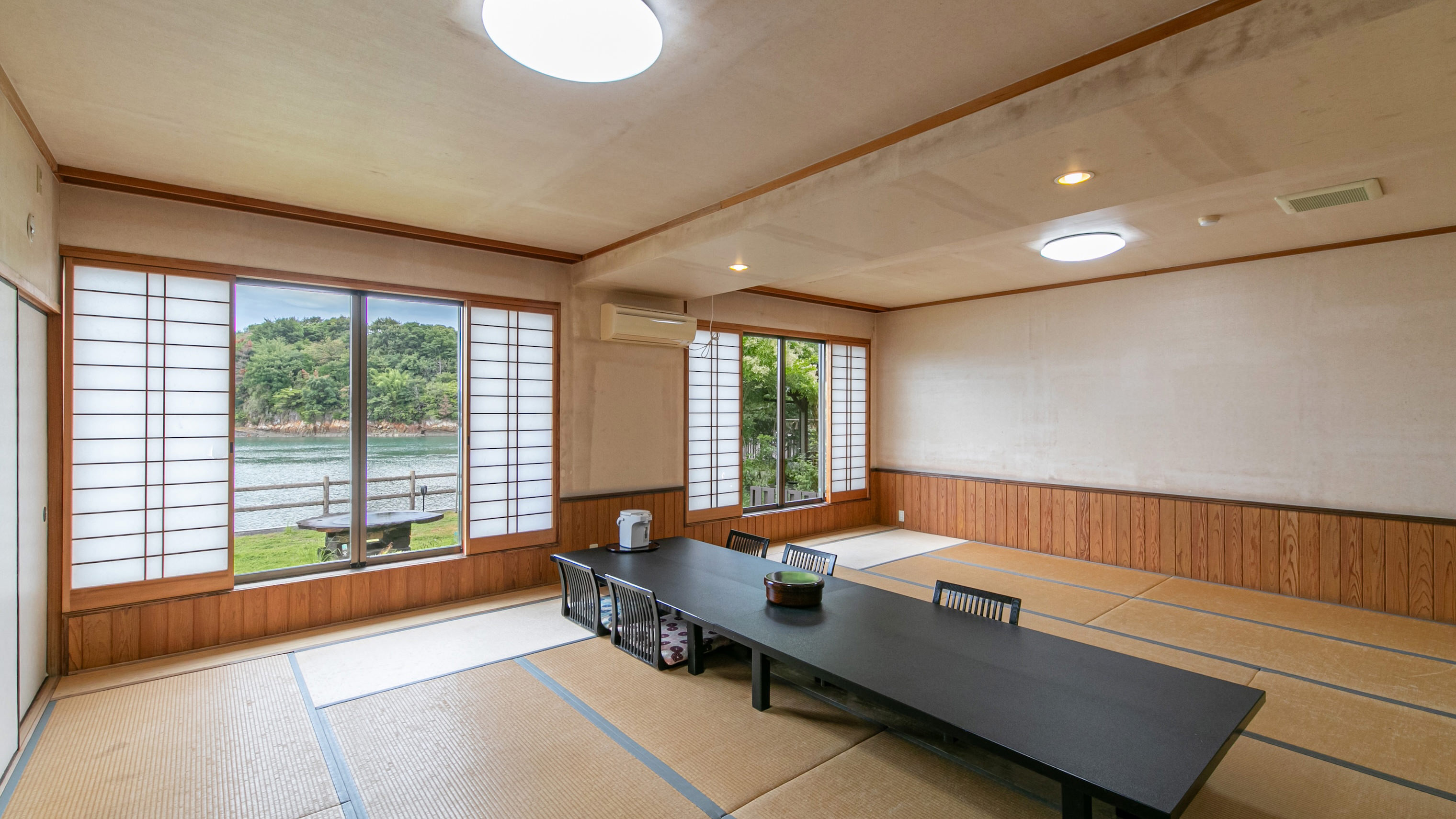 【和室２０畳】テレビ・トイレ・冷蔵庫付き（海側）