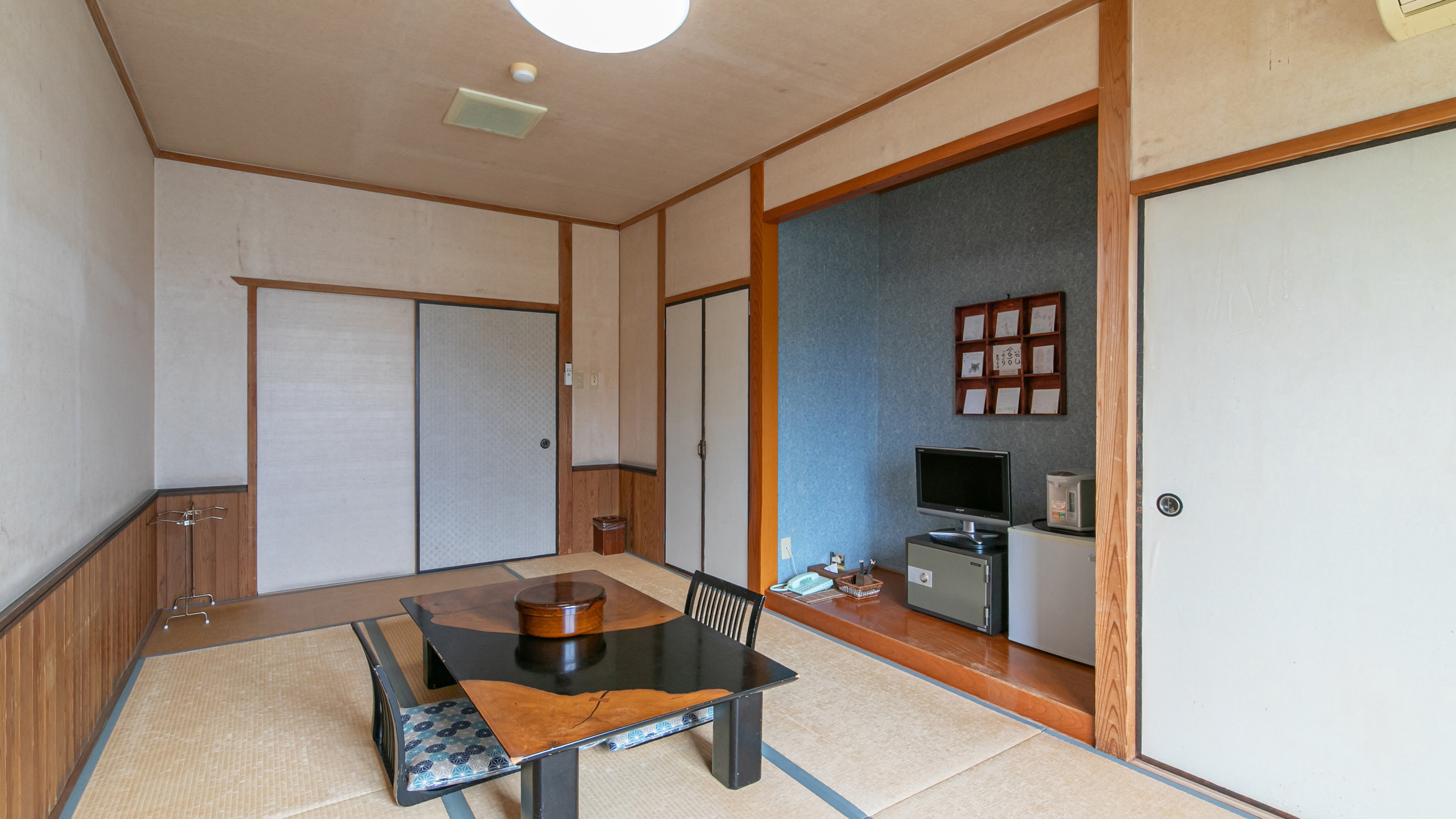 【和室９畳】テレビ・トイレ・冷蔵庫付き（海側）