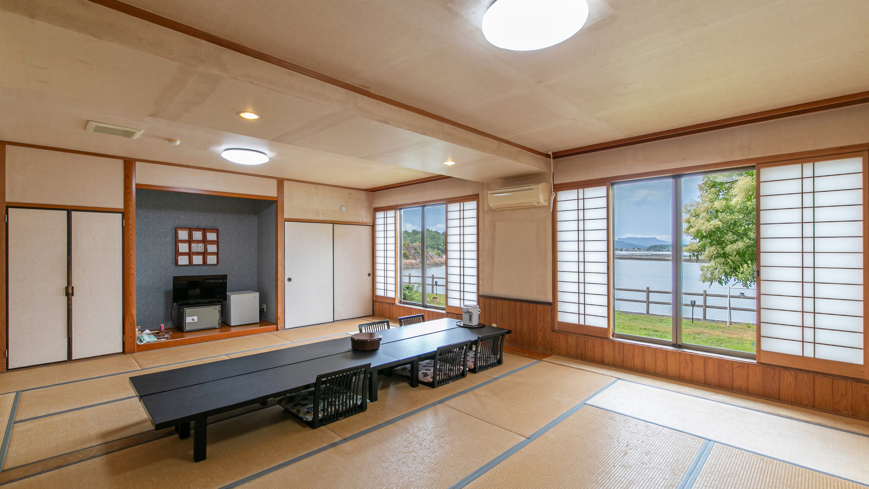 【和室２０畳】テレビ・トイレ・冷蔵庫付き（海側）