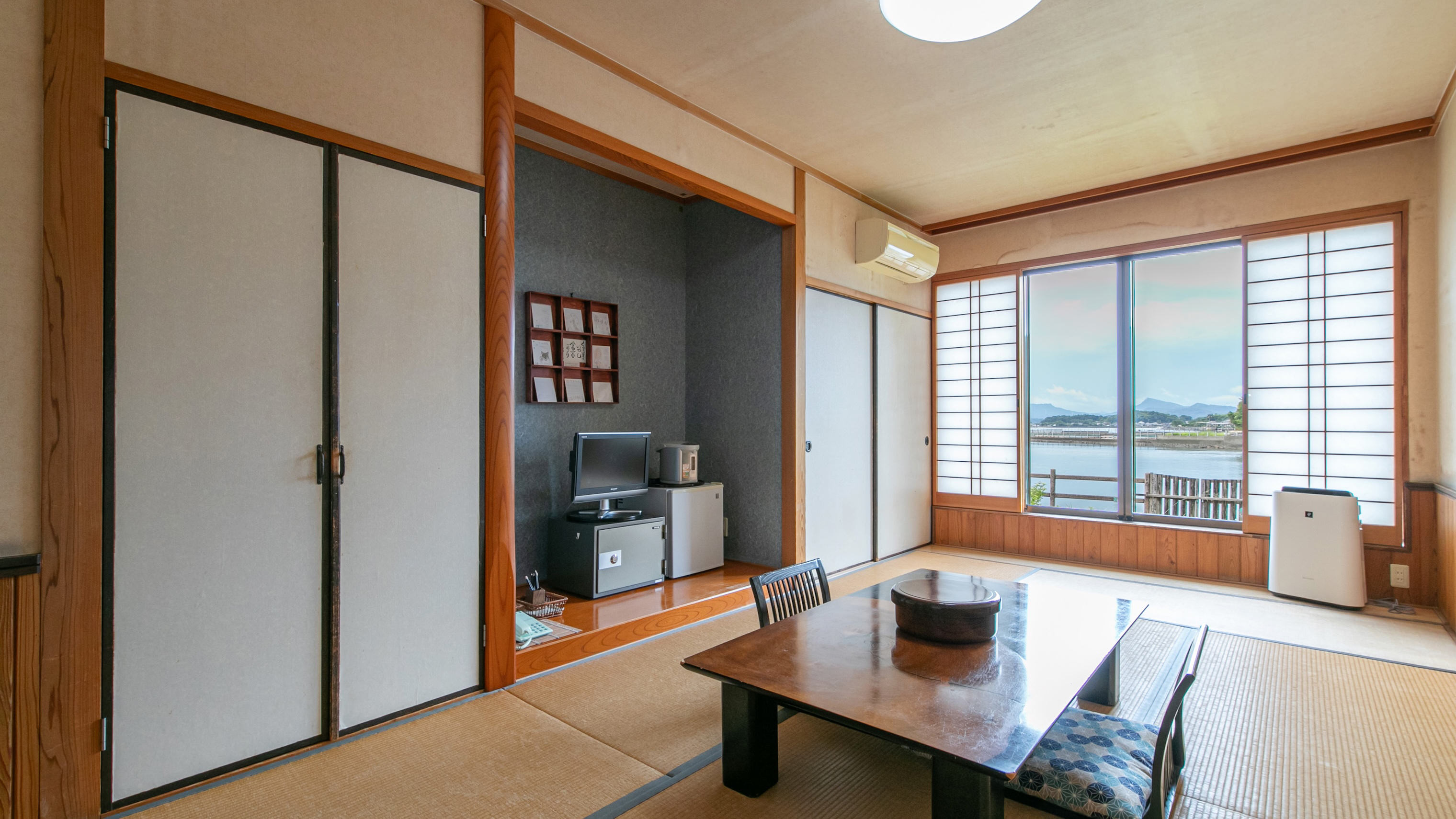 【和室９畳】テレビ・トイレ・冷蔵庫付き（海側）