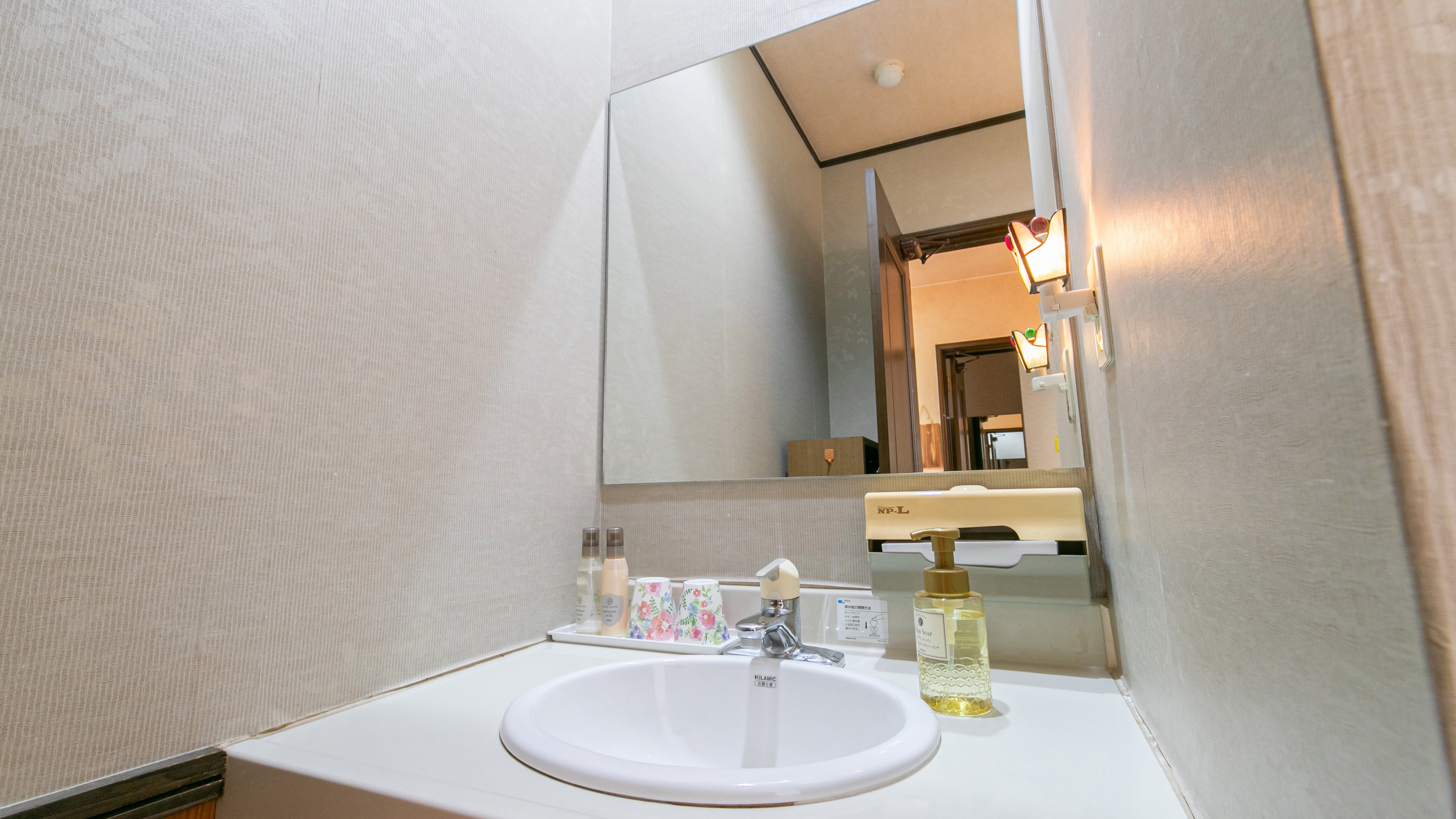 【和室９畳】テレビ・トイレ・冷蔵庫付き（中庭側）