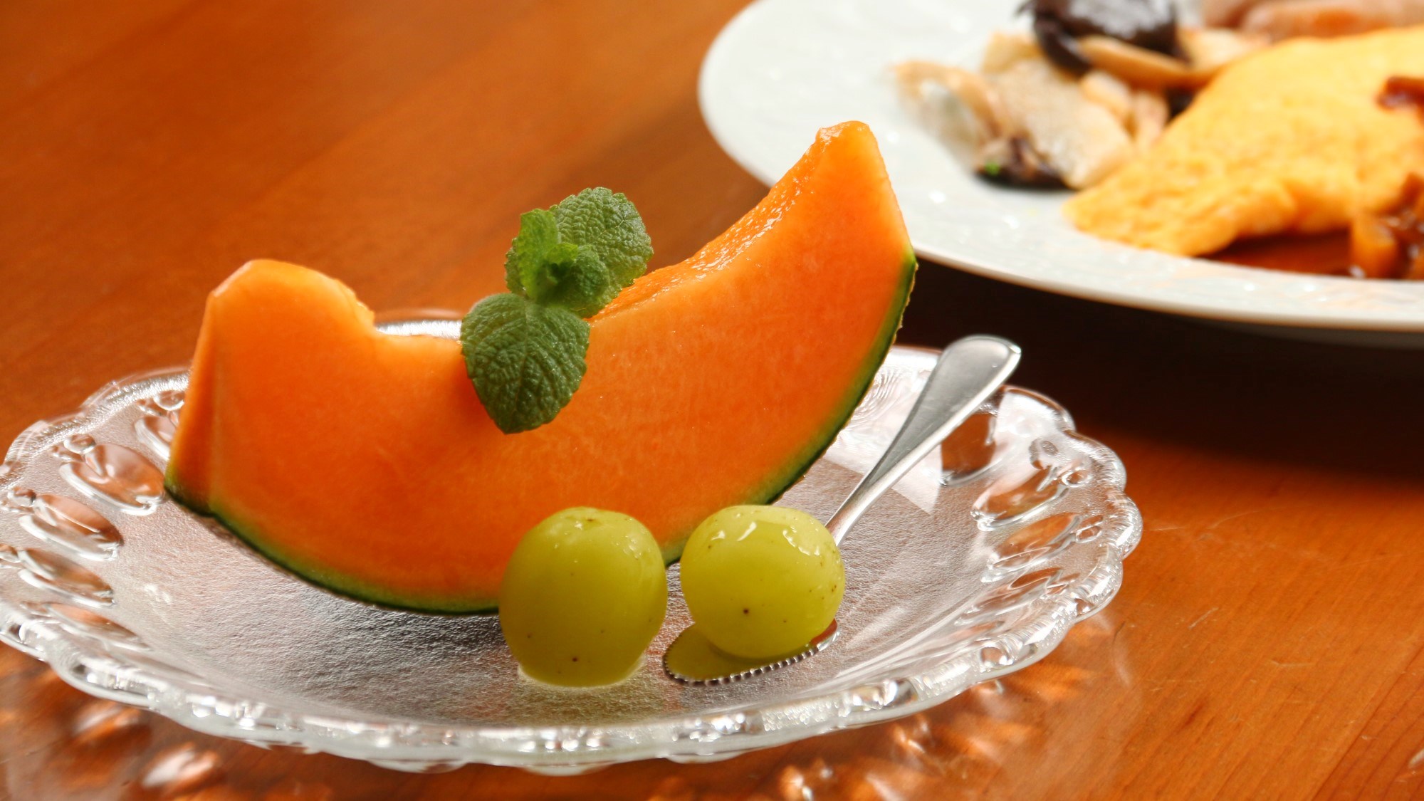 朝食　果物王国の山梨県産のフルーツ