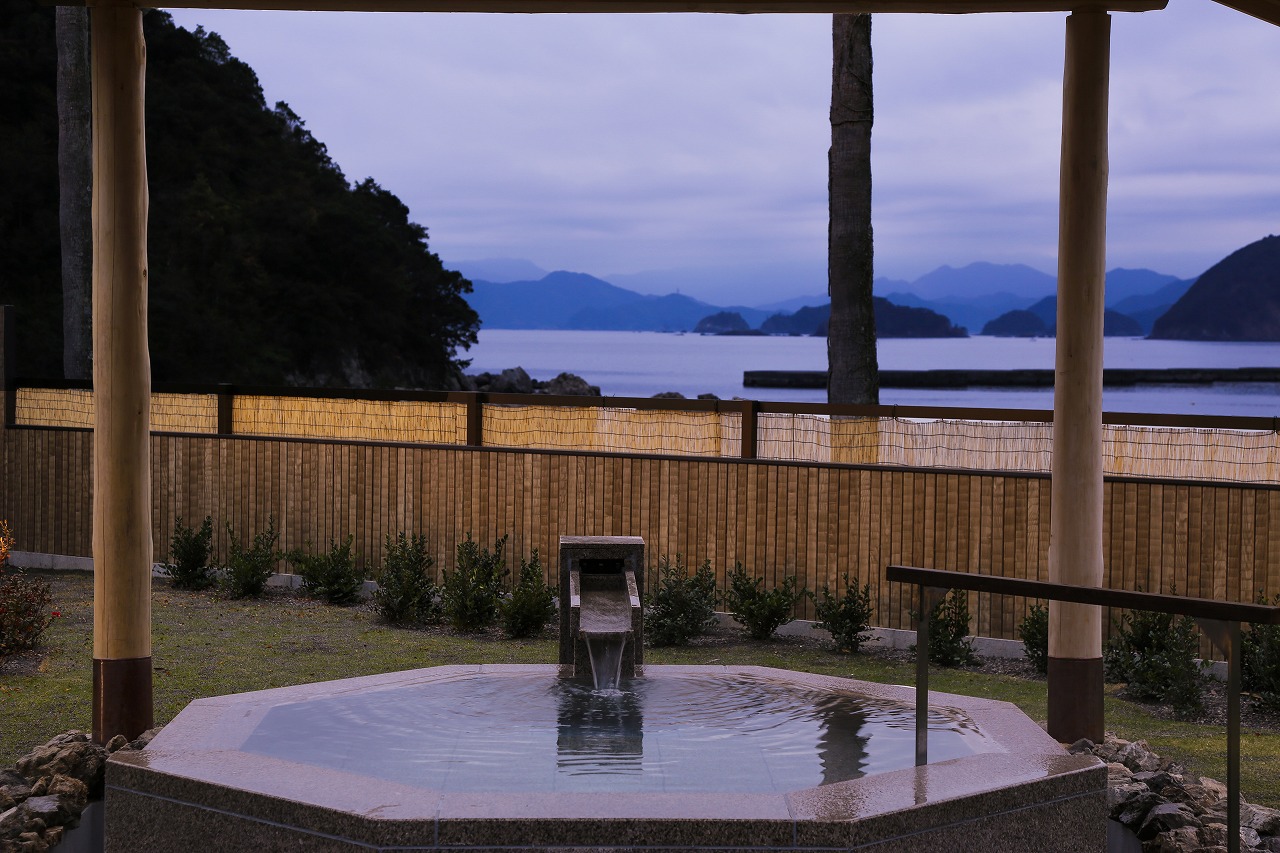 【期間限定】三重県の旬の海のチーズ《岩牡蠣》と《伊勢海老》の旬彩会席プラン