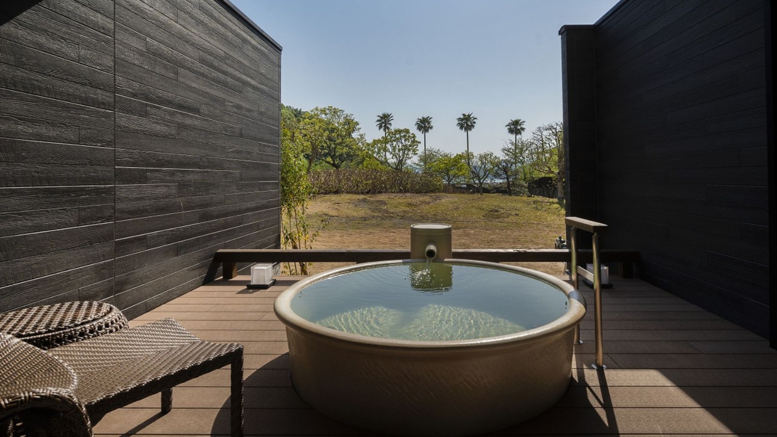 Ｊｒスイート露天風呂（一例）※客室によってデザインが異なります