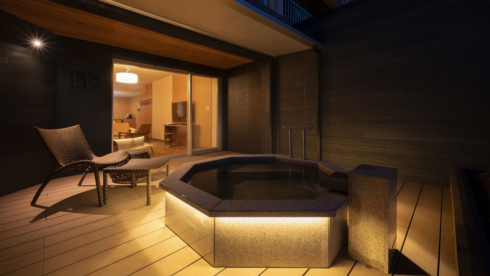 Ｊｒスイート露天風呂（一例）※客室によってデザインが異なります