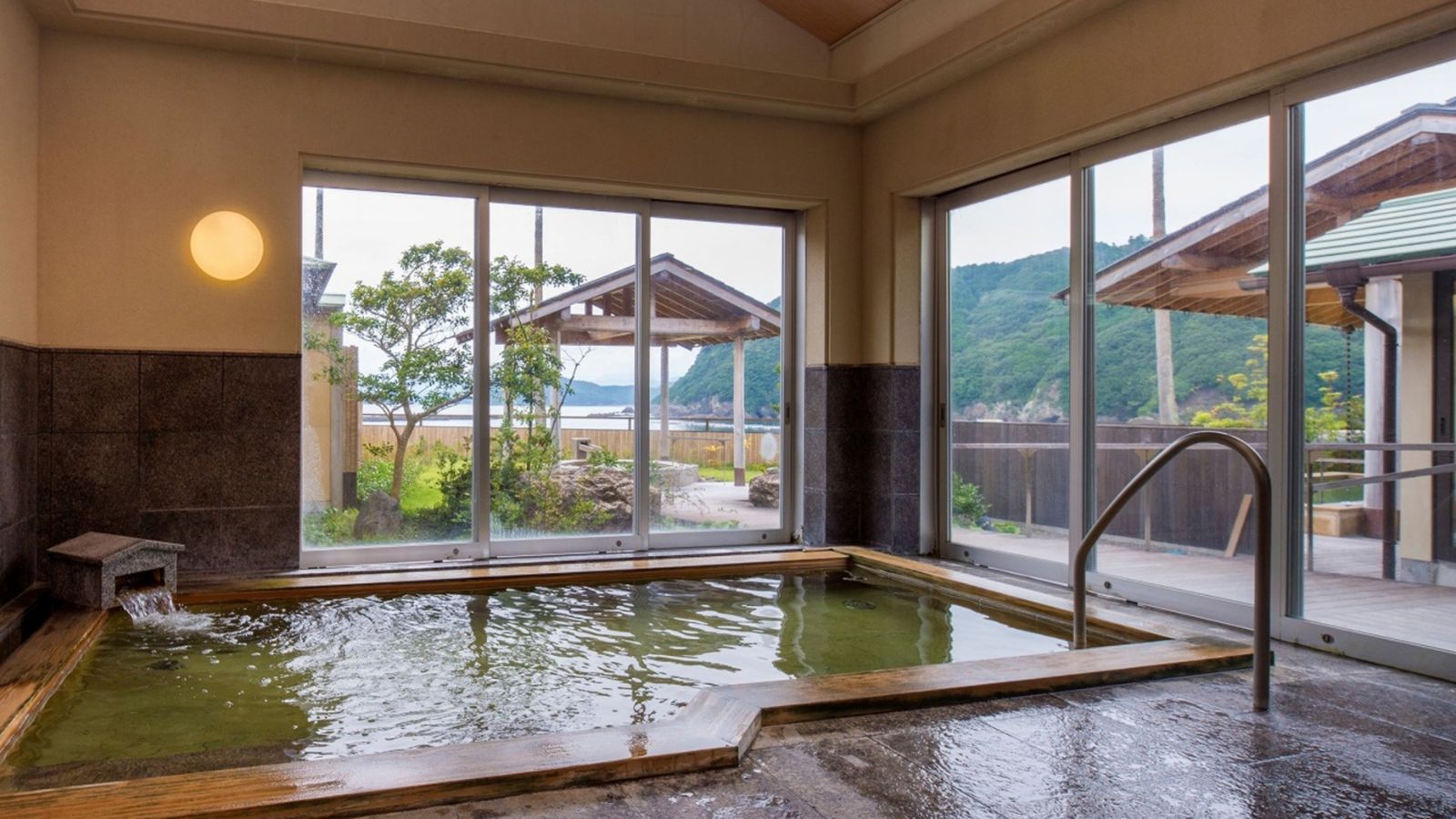 【温泉大浴場】　内湯