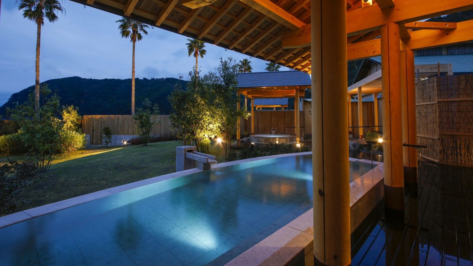 【女性浴場】露天風呂「はくさ城の浜」と「ピュア多々賀瀬」