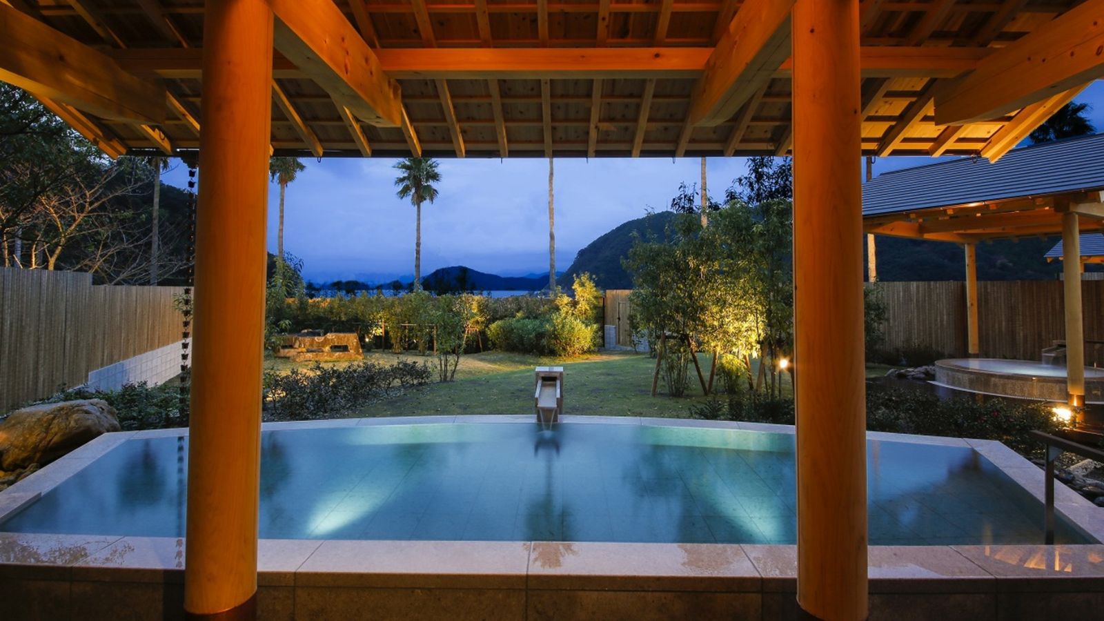 【女性浴場】露天風呂「はくさ城の浜」　※夕刻