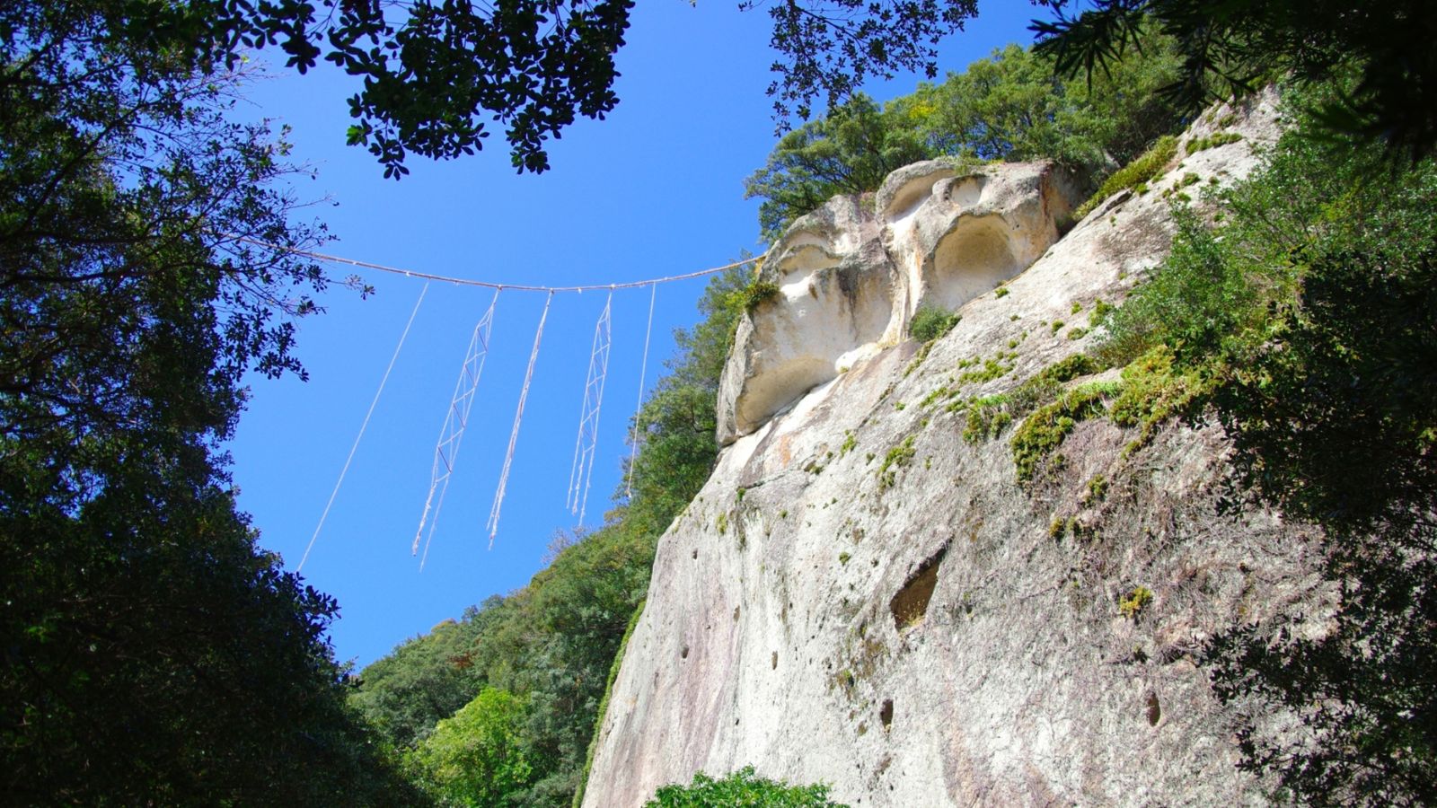 世界遺産【花の窟】　※ホテル季の座からお車で約55分
