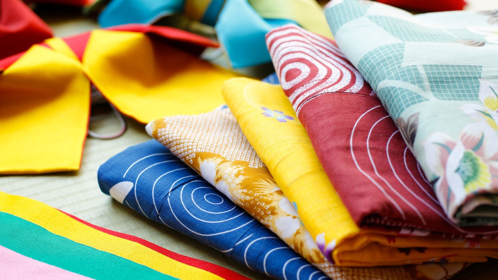 色浴衣（デザイン浴衣）　※イメージ、別途有料