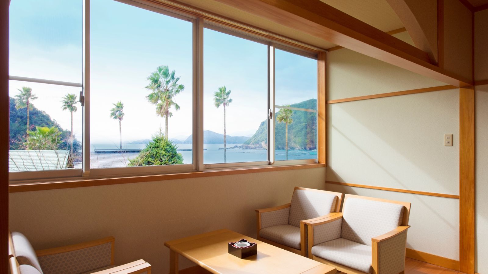 【本館】海の見えるセミスイートルーム　和洋室　※窓側