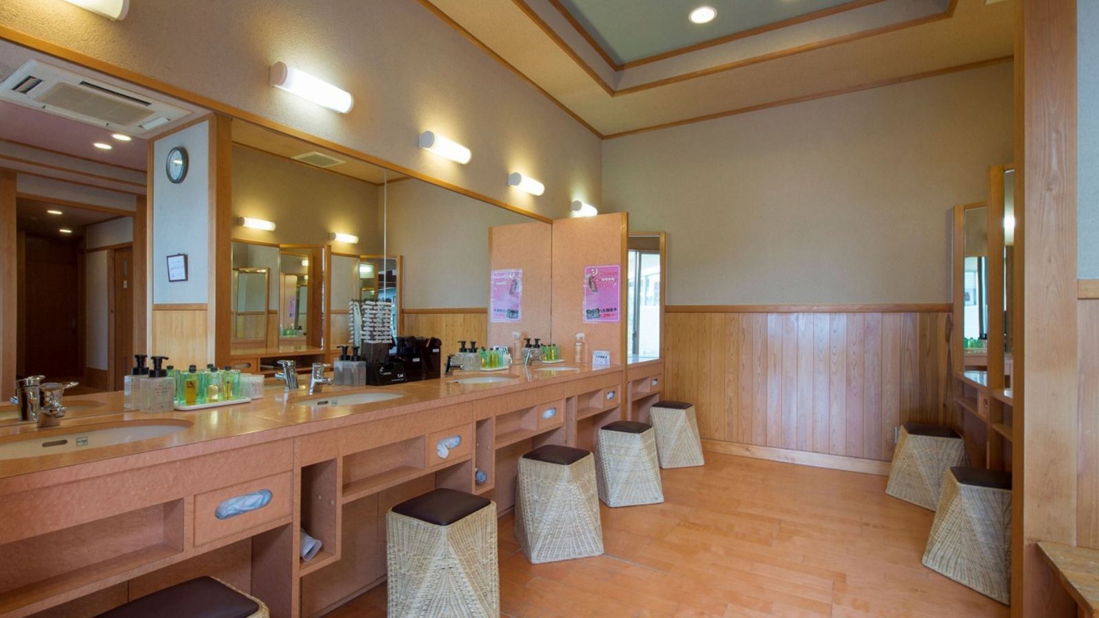 【温泉大浴場】脱衣所