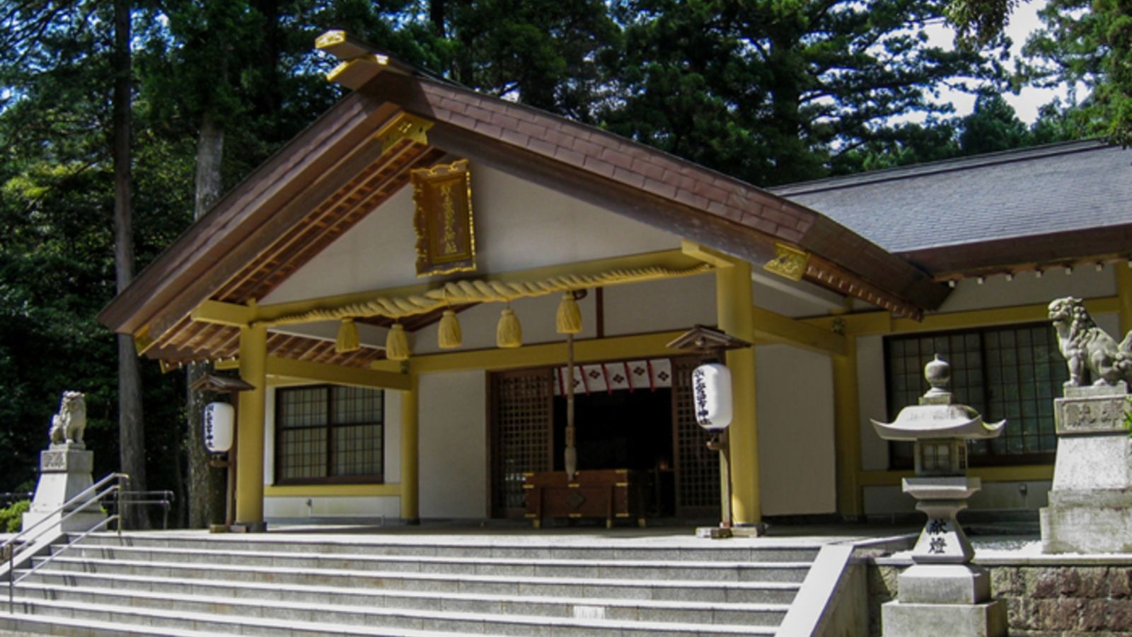 【頭之宮四方神社（こうべのみやよもうじんじゃ）】　※ホテル季の座からお車で約20分