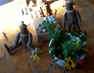 木や石のゲームや木人や花や