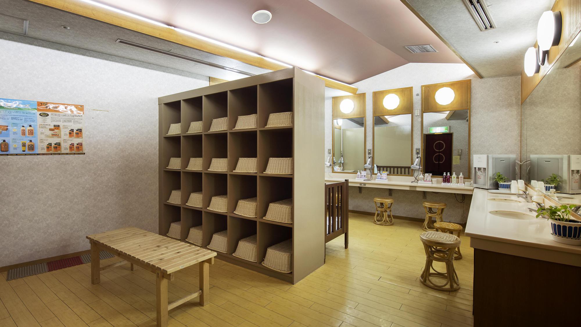 温泉大浴場の脱衣所