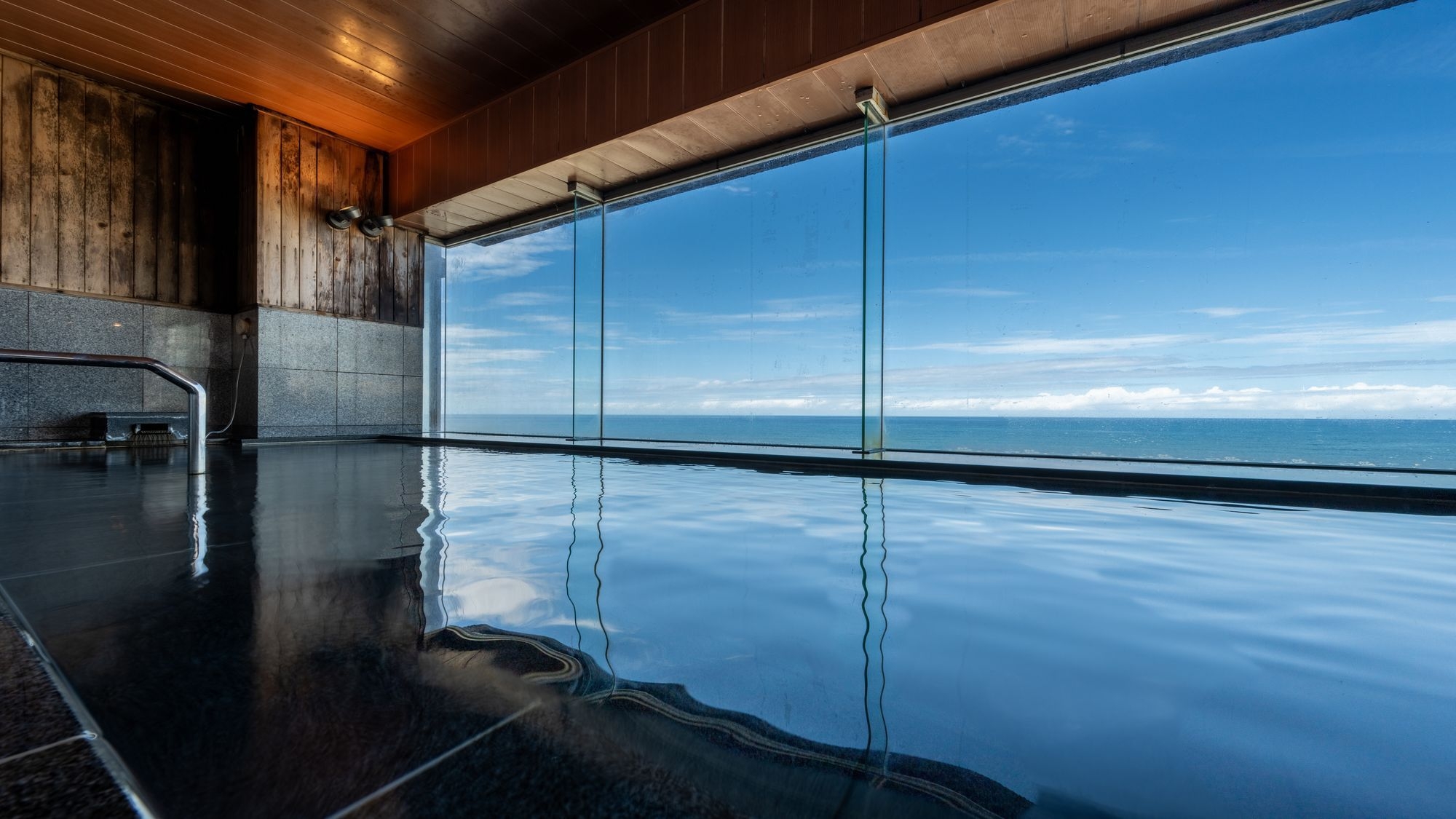 【1泊朝食付】オーシャンビューで迎える贅沢な朝♪旅館和膳+海一望の朝風呂で一日の始まりを！
