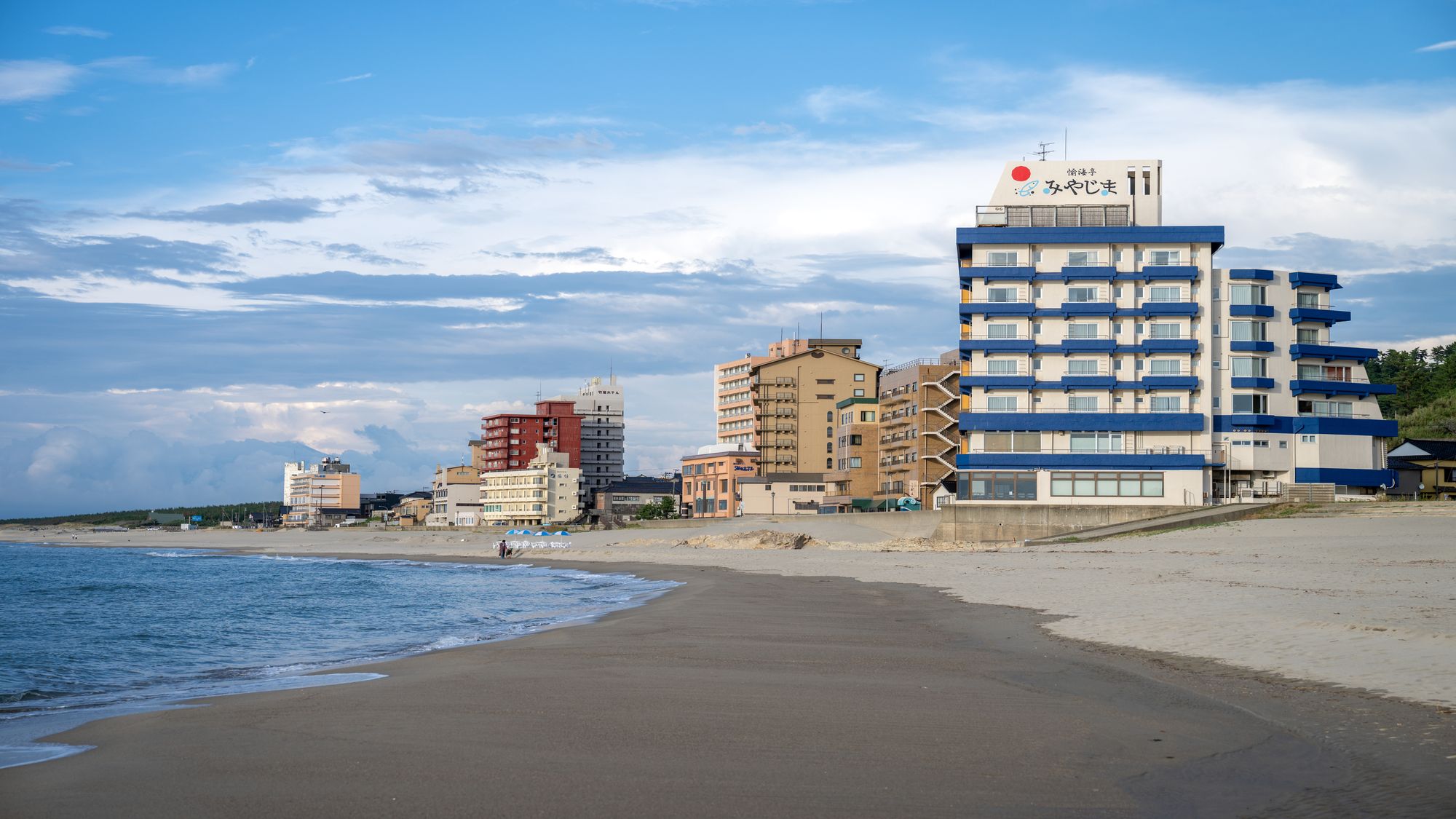 お天気が良い日は日本海と鳥海山の絶景も望めます
