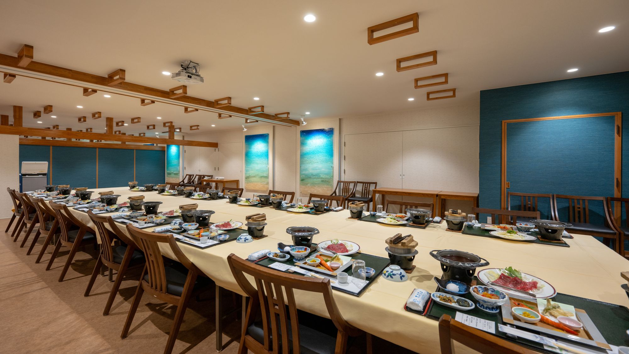 【お食事処】グループでのご利用時等、宴会場も完備