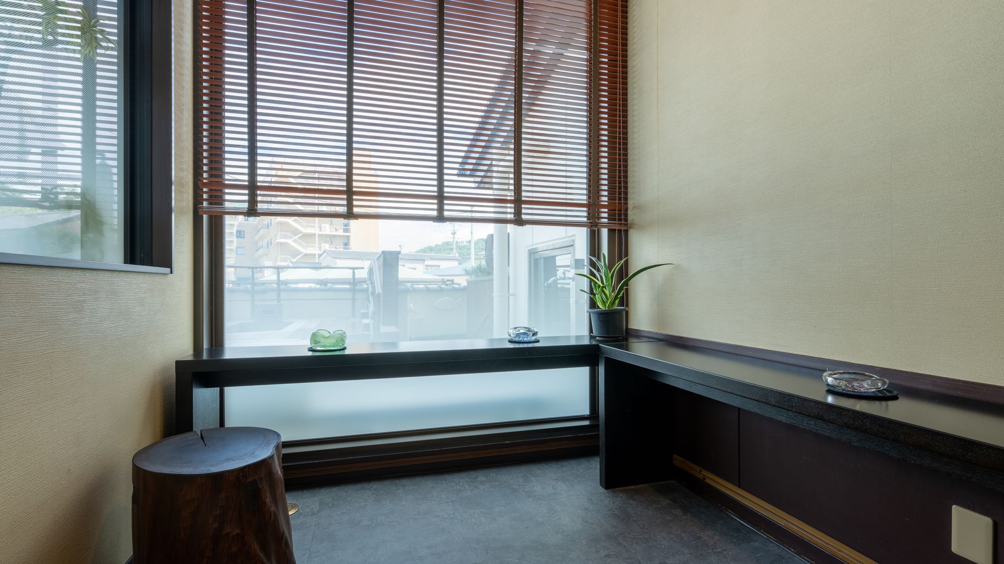 【喫煙ルーム】 当館は全館禁煙。1クリーンで広々とした喫煙ルームをご用意しております