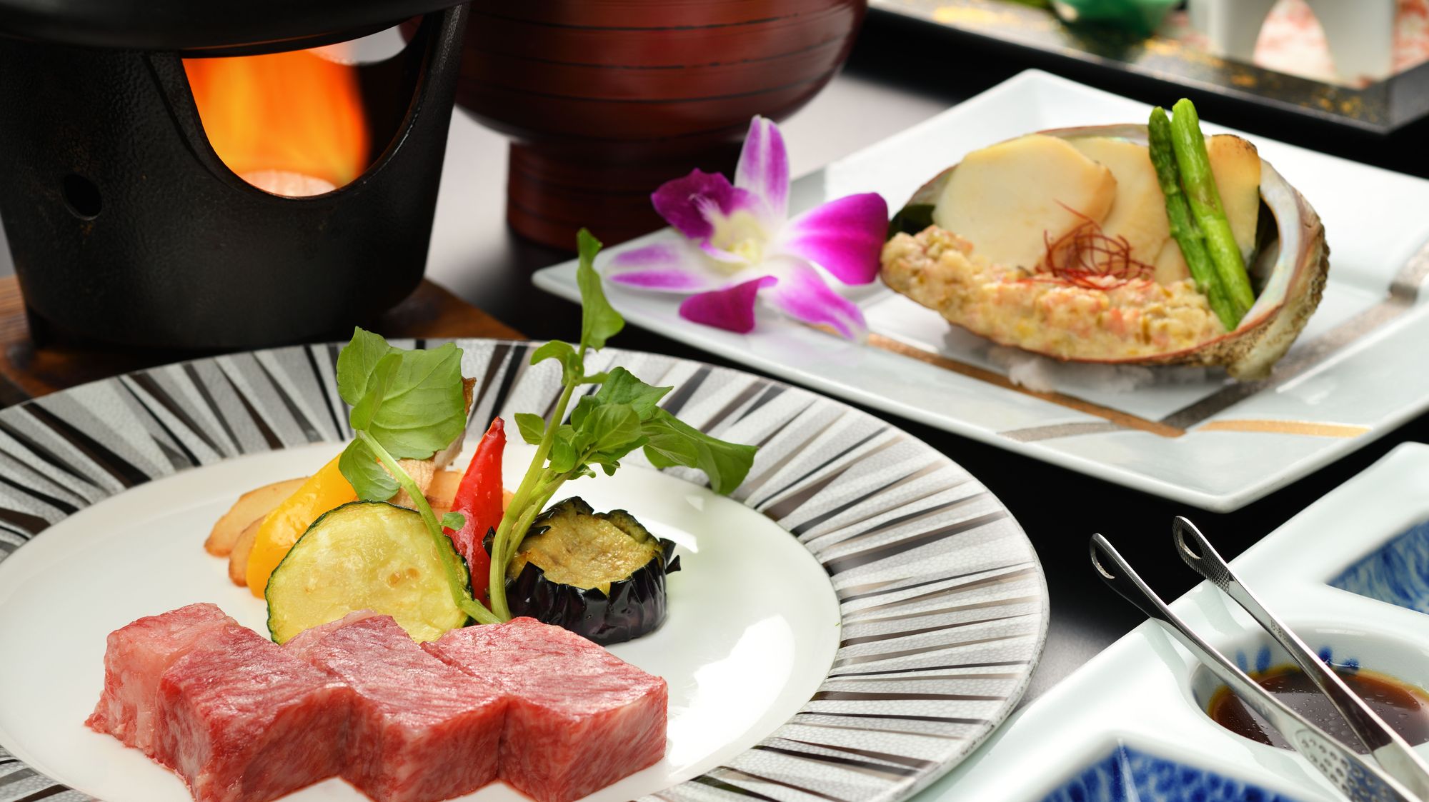 【メイン料理セレクト②】和牛ミニステーキ＆鮑ミニステーキ付（一例）