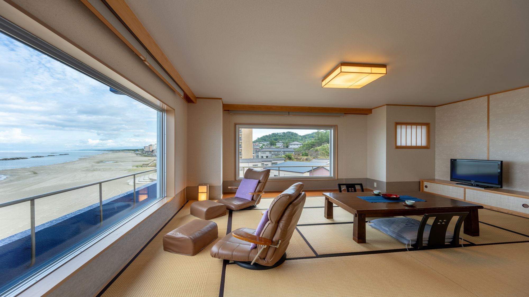 【オーシャンスイート】 大きな窓一面に遮るものなく広がる海！（一例）