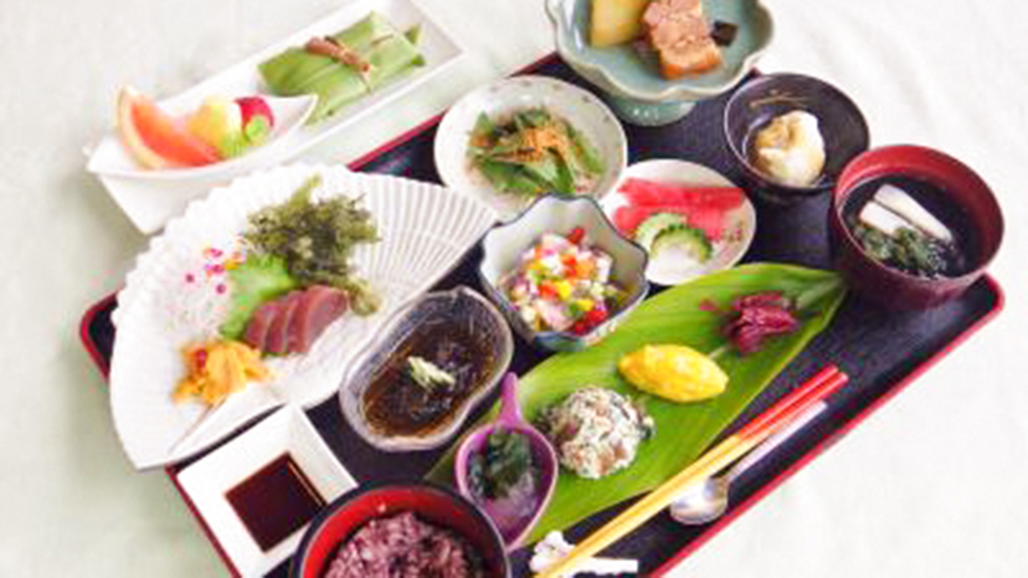 ・【お食事一例】琉球料理と薬膳料理を融合。栄養バランスのとれたヘルシーメニューです