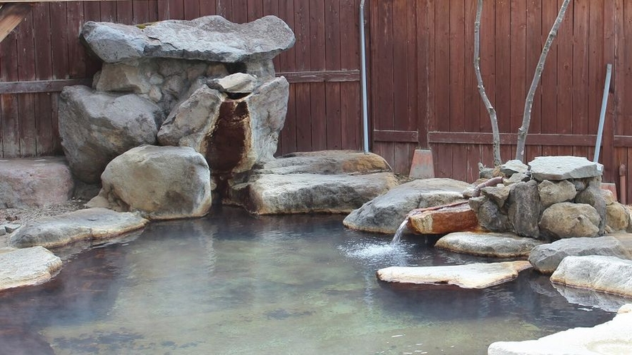 露天風呂＊遠見の湯（とおみのゆ）＊天然温泉に浸かりながら信州の山々と善光寺平を一望します。