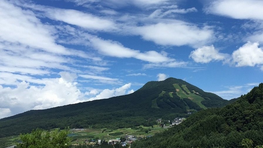 高社山（こうしゃさん）は標高1351.5ｍ。初心者の方でも楽しんで登れます♪