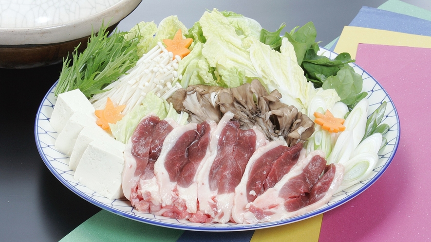 *鴨鍋（季節限定）/新鮮な鴨肉をたっぷりのお野菜と食す幸せ鍋。