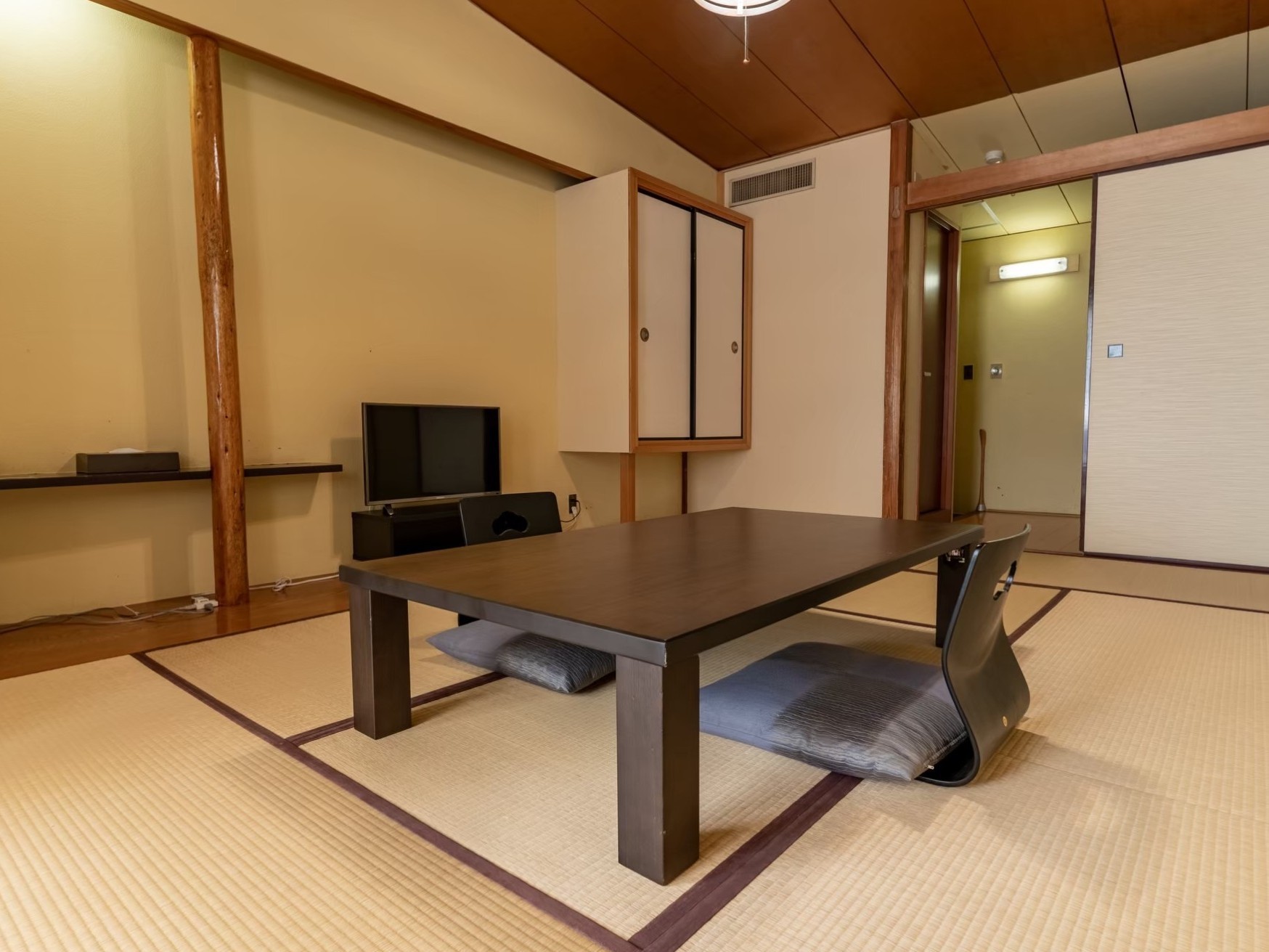 【禁煙】和室8畳と広縁3畳のゆとりのお部屋。