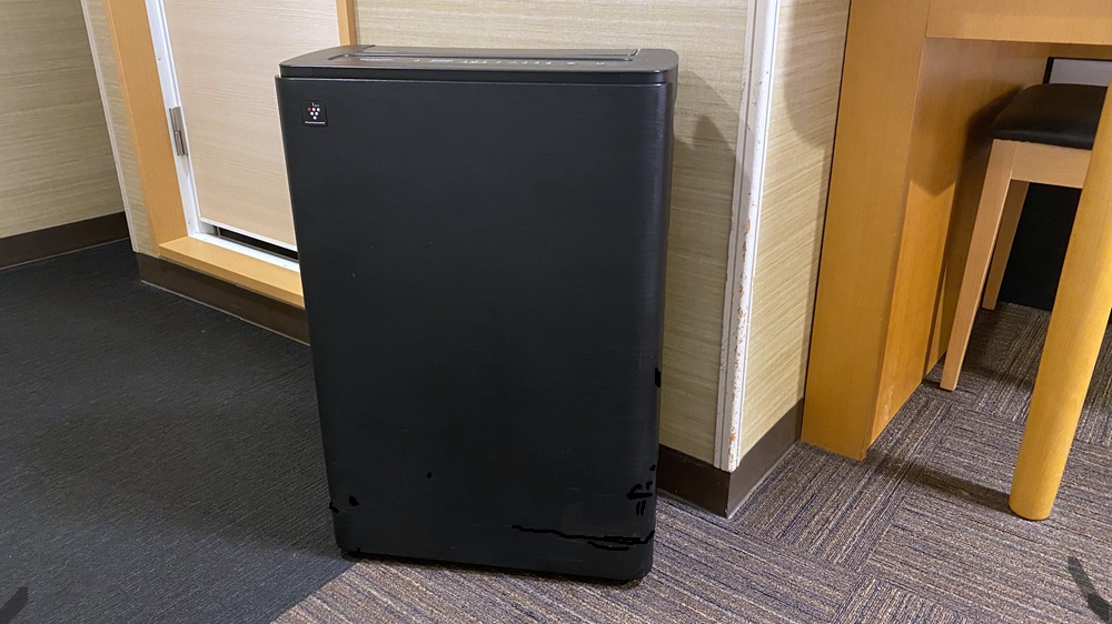 【加湿空気清浄機】　加湿機能を使われる際には、タンクに水を入れてご使用ください。