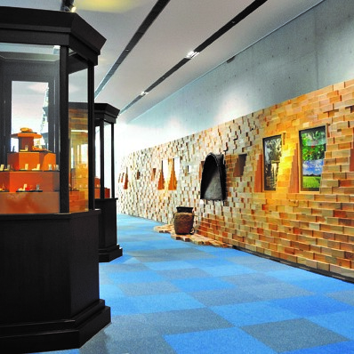 ≪八戸ポータルミュージアム『はっち』≫　展示スペース　八戸歴史も見ることが出来ます。