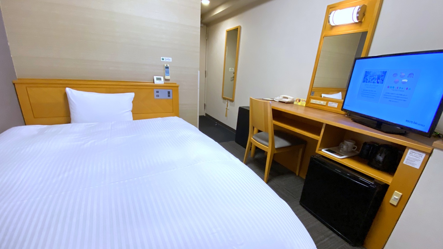 【シングルルーム】広さ11㎡　ベッド幅140㎝（ダブルベッド）