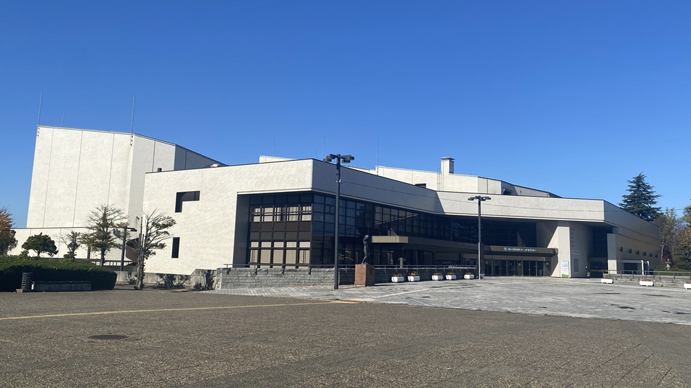 【SG GROUP ホールはちのへ（八戸市公会堂・八戸市公民館】ホテルから徒歩７分