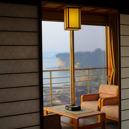[Annex] Tenyu. Living room with a panoramic view of the sea.