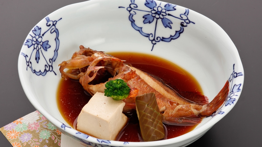 *【夕食一例】カサゴの煮付け。長崎では「アラカブ」の名で親しまれている地魚です。
