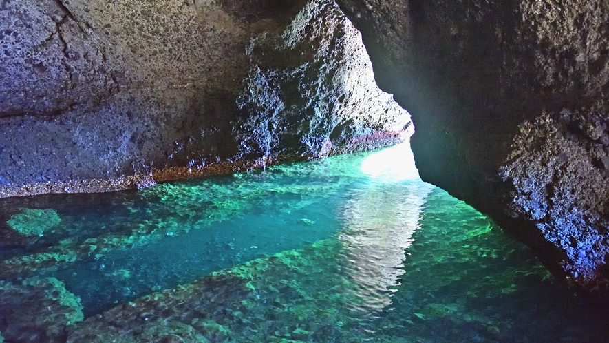 【#竜王洞】自然が造った神秘的な洞窟。幻想的なオーシャンブルーが眼前に広がります♪