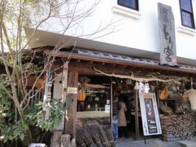阿蘇神社参道の店（阿蘇とり宮）大人気の馬肉コロッケ！