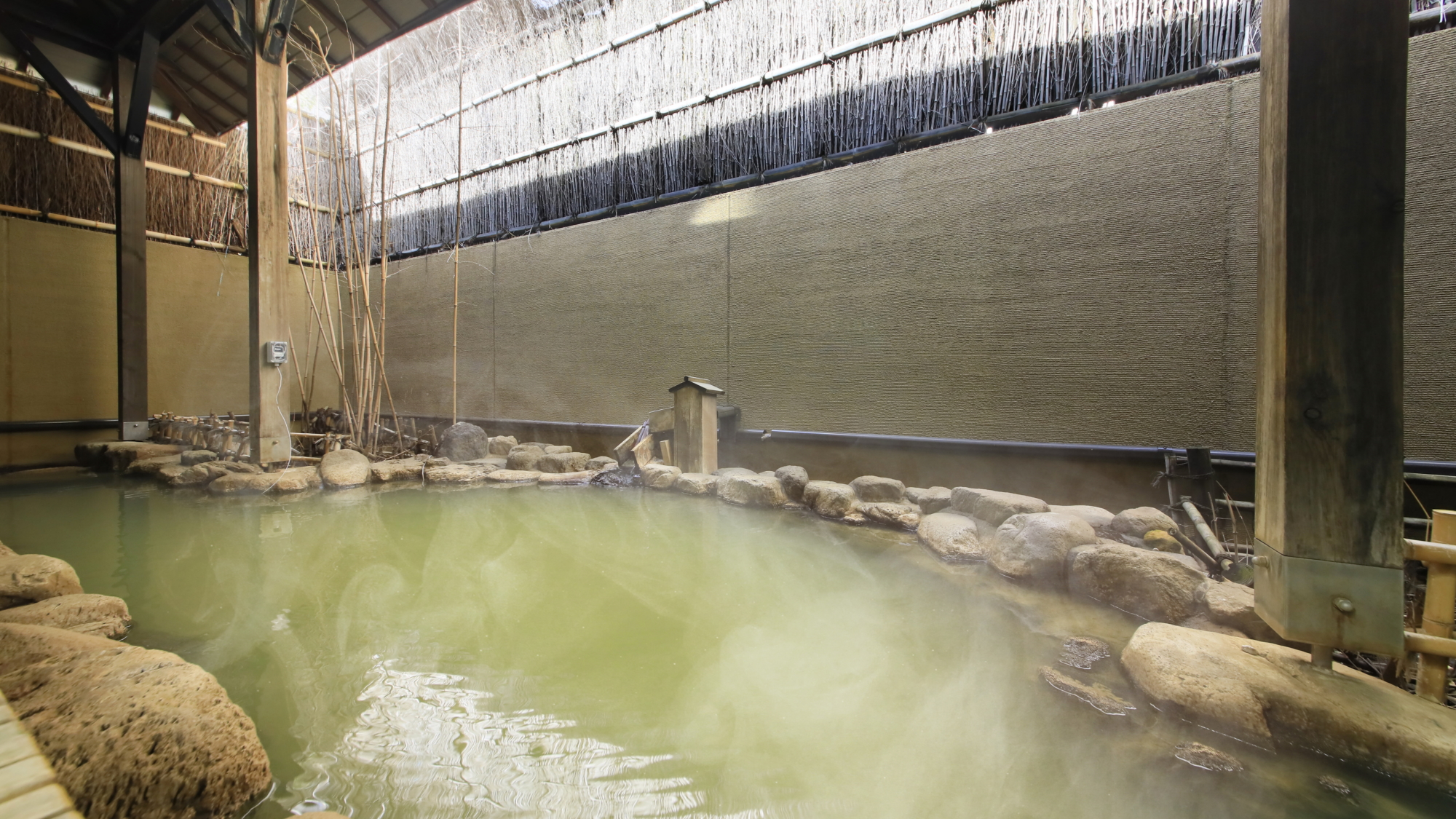 【露天風呂】洞爺湖温泉は、色々な効能の温泉が楽しめる地（一例）