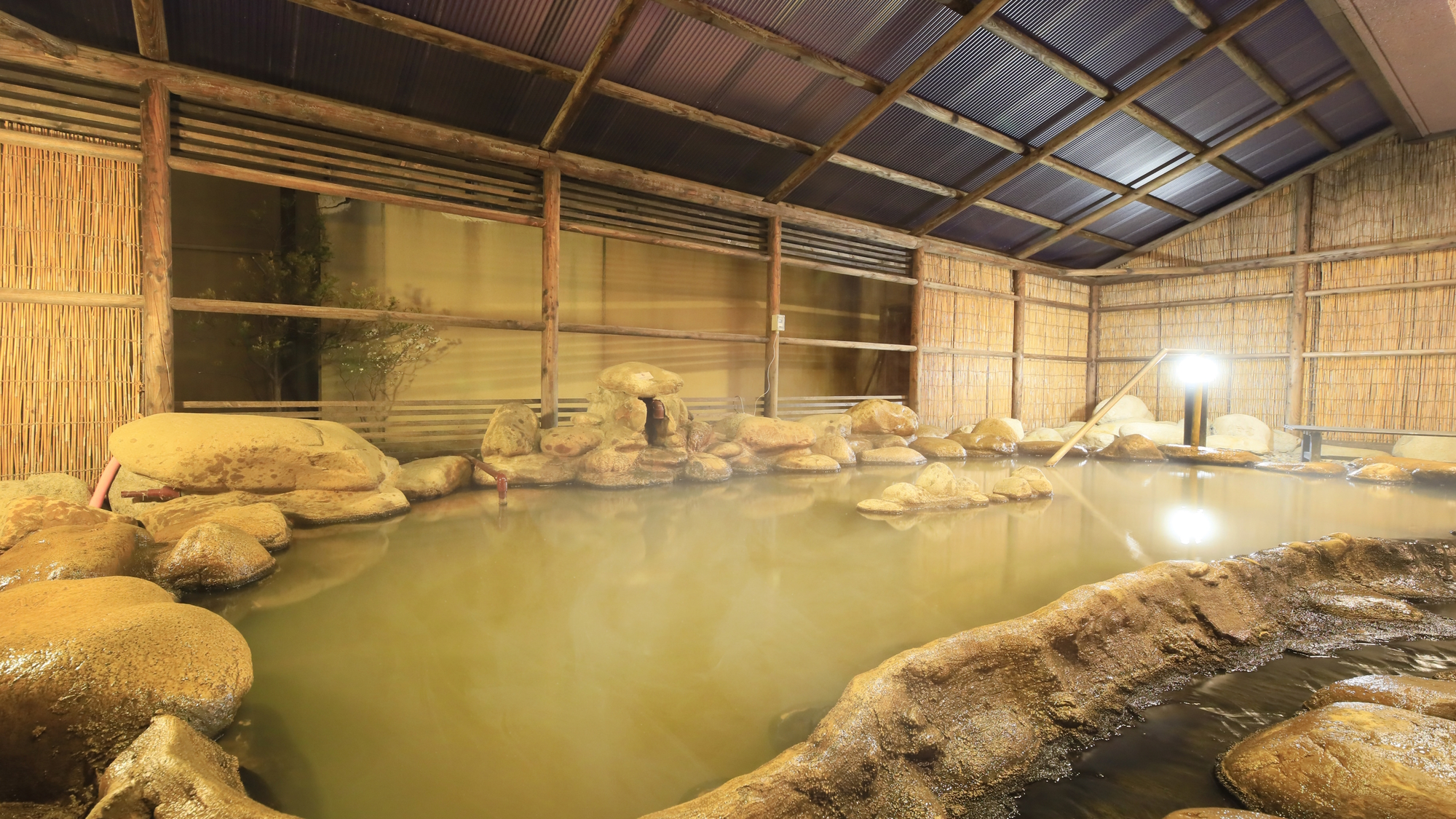 【露天風呂】清水の湯は北海道の御影石を用いております（一例）