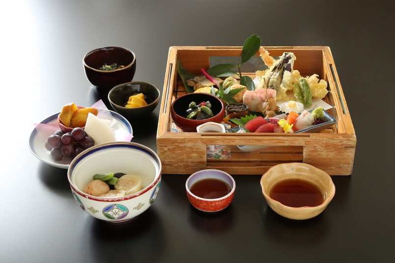 【1泊2食】新規オープンの日本料理「井井殿」で、四季の食材を使用した井井殿膳をお楽しみ！！
