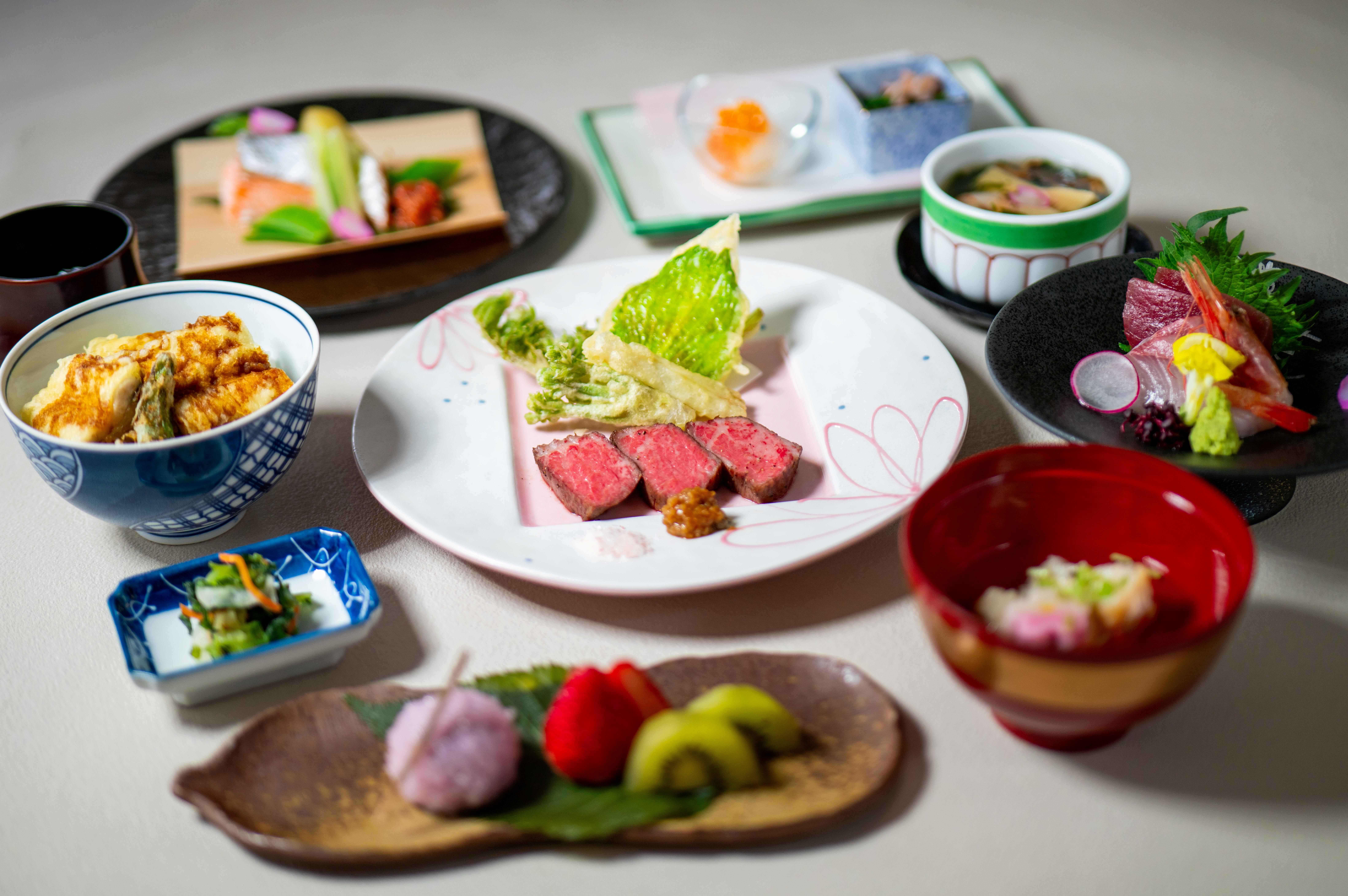 八芳園コラボのディナーメニューです。（2026年4月の内容です）