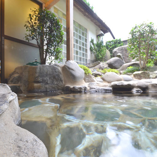 [Men's open-air bath]
