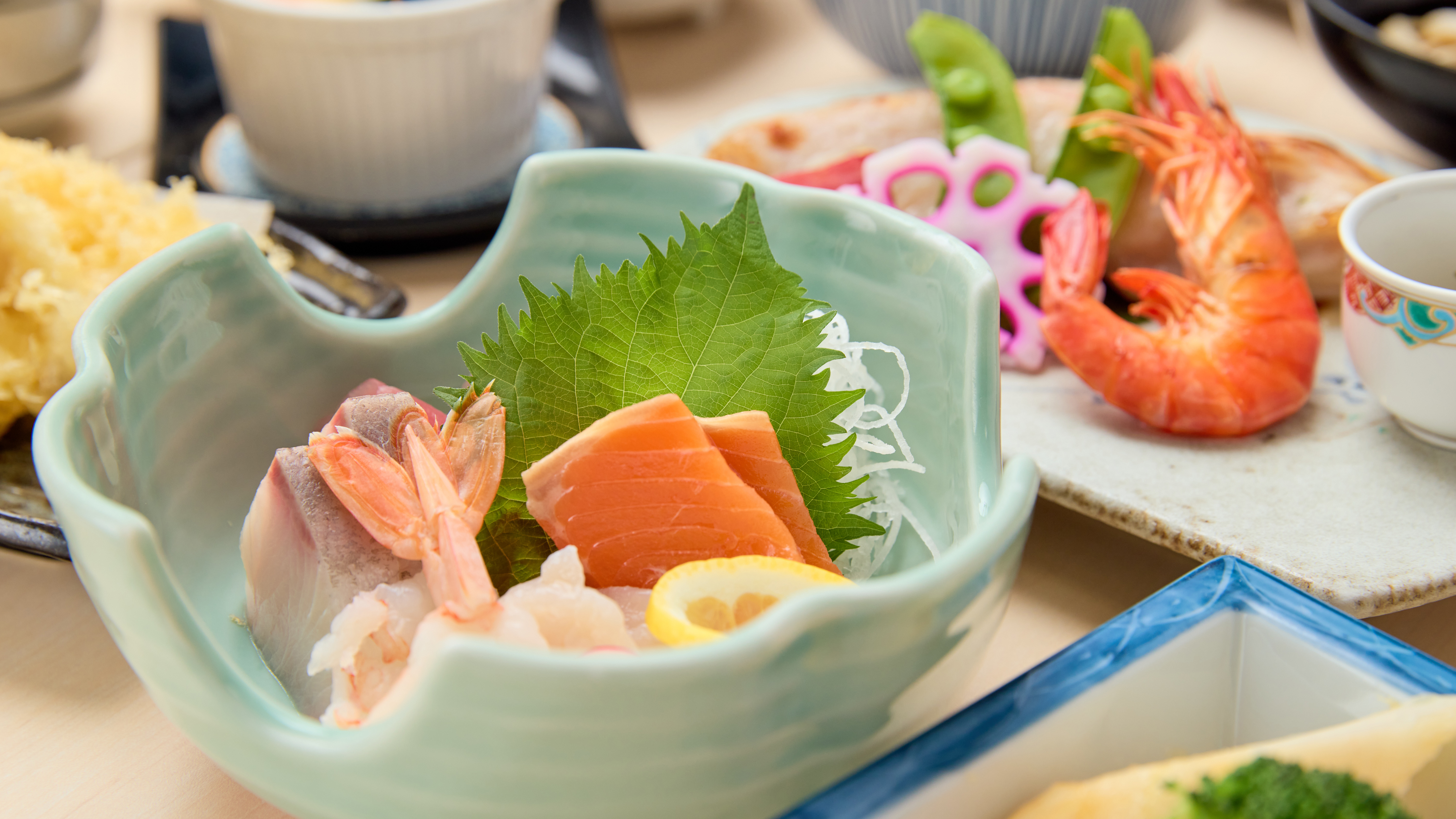贅沢な刺身の盛り合わせなど全13品