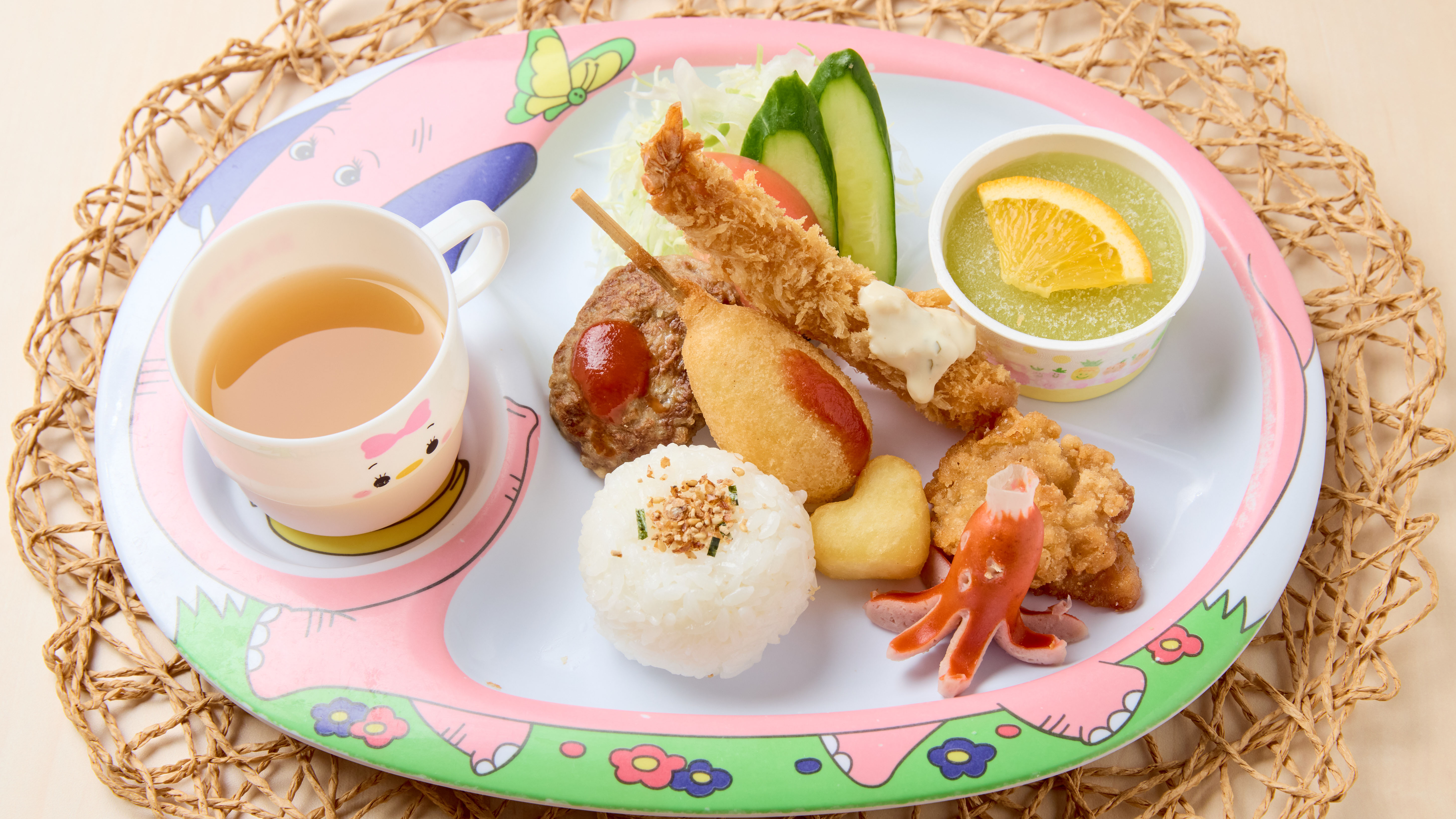 おもちゃ付きのお子様ランチもございます 