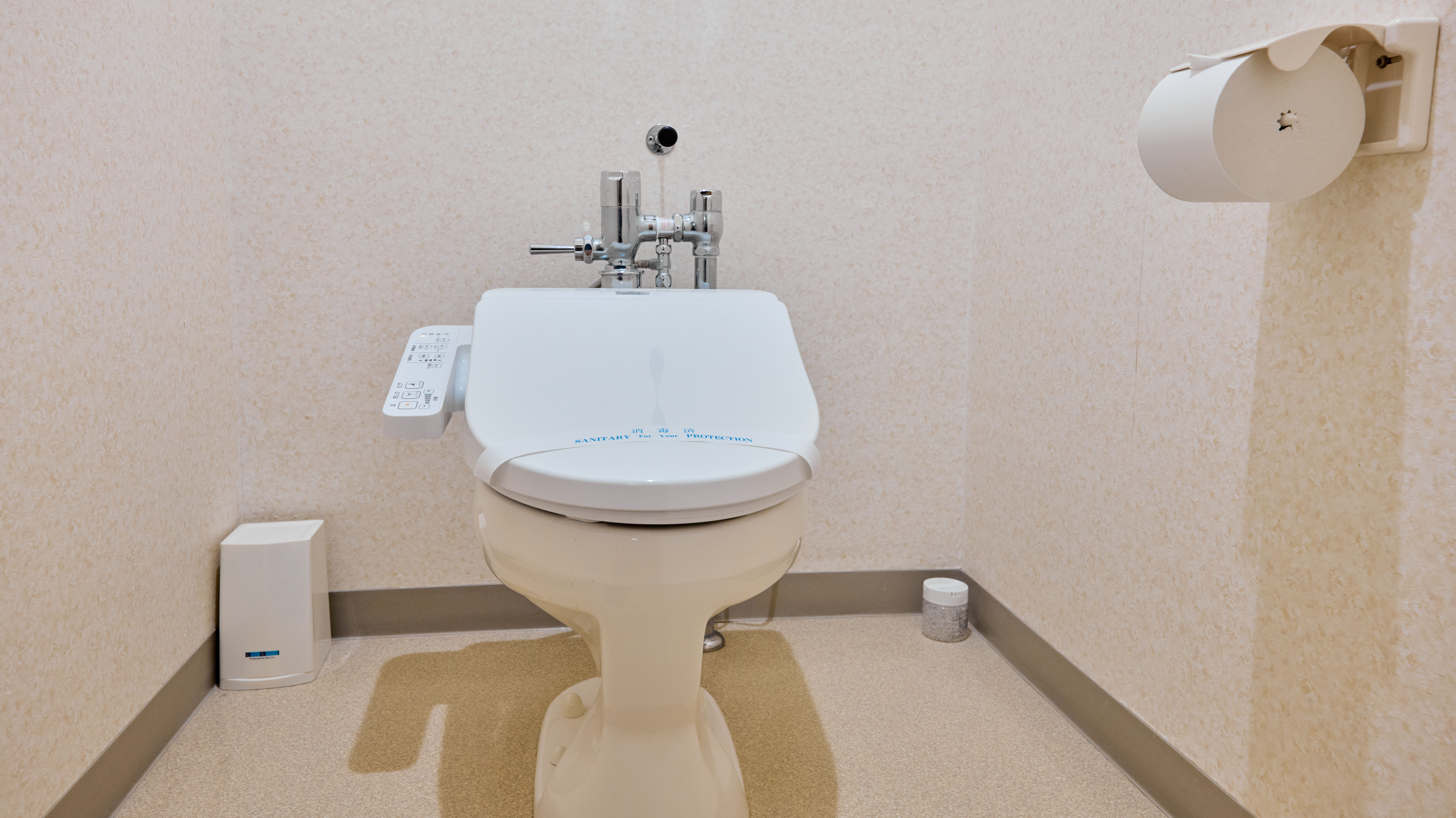 清潔な個室トイレがついています