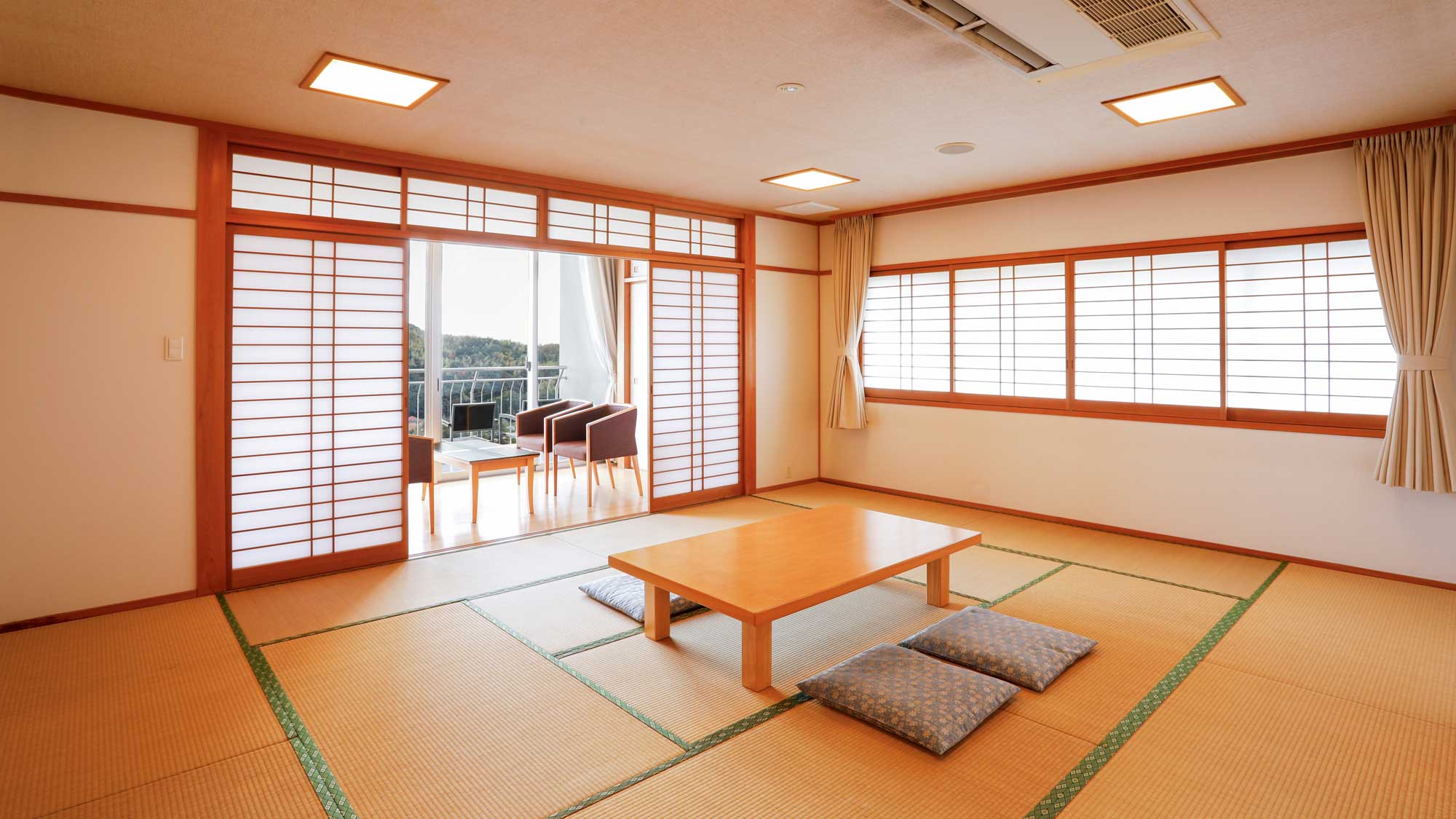 06: 15畳和室＋バルコニー付きデラックス