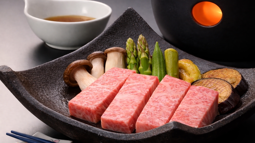 さき楽45【前沢牛｜贅沢食べ比べ】鉄板焼×すき焼き◆とろける霜降りの二大競演を優待価格で《夕朝食付》